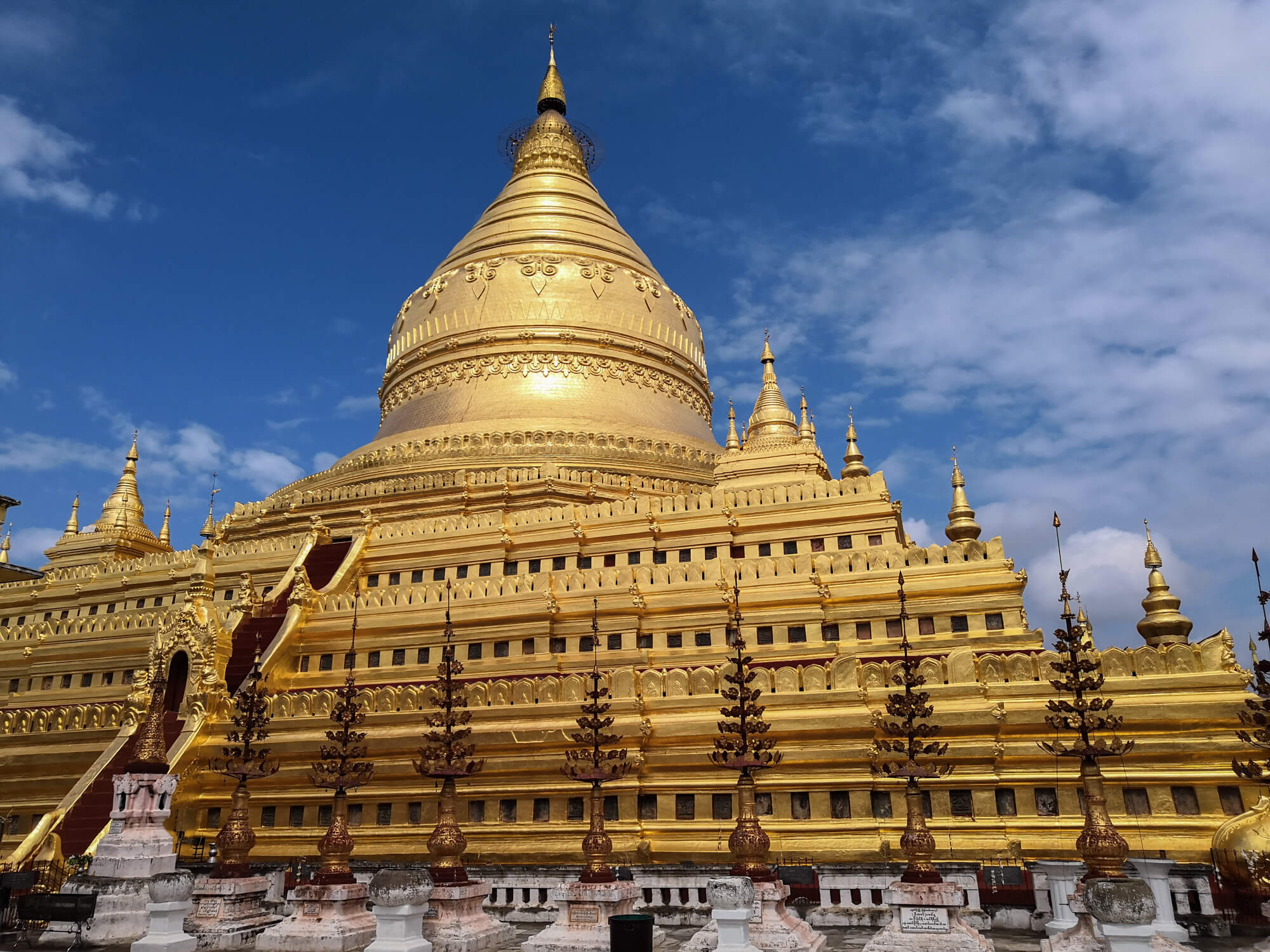 la pagode Shwezigon à Bagan en Birmanie