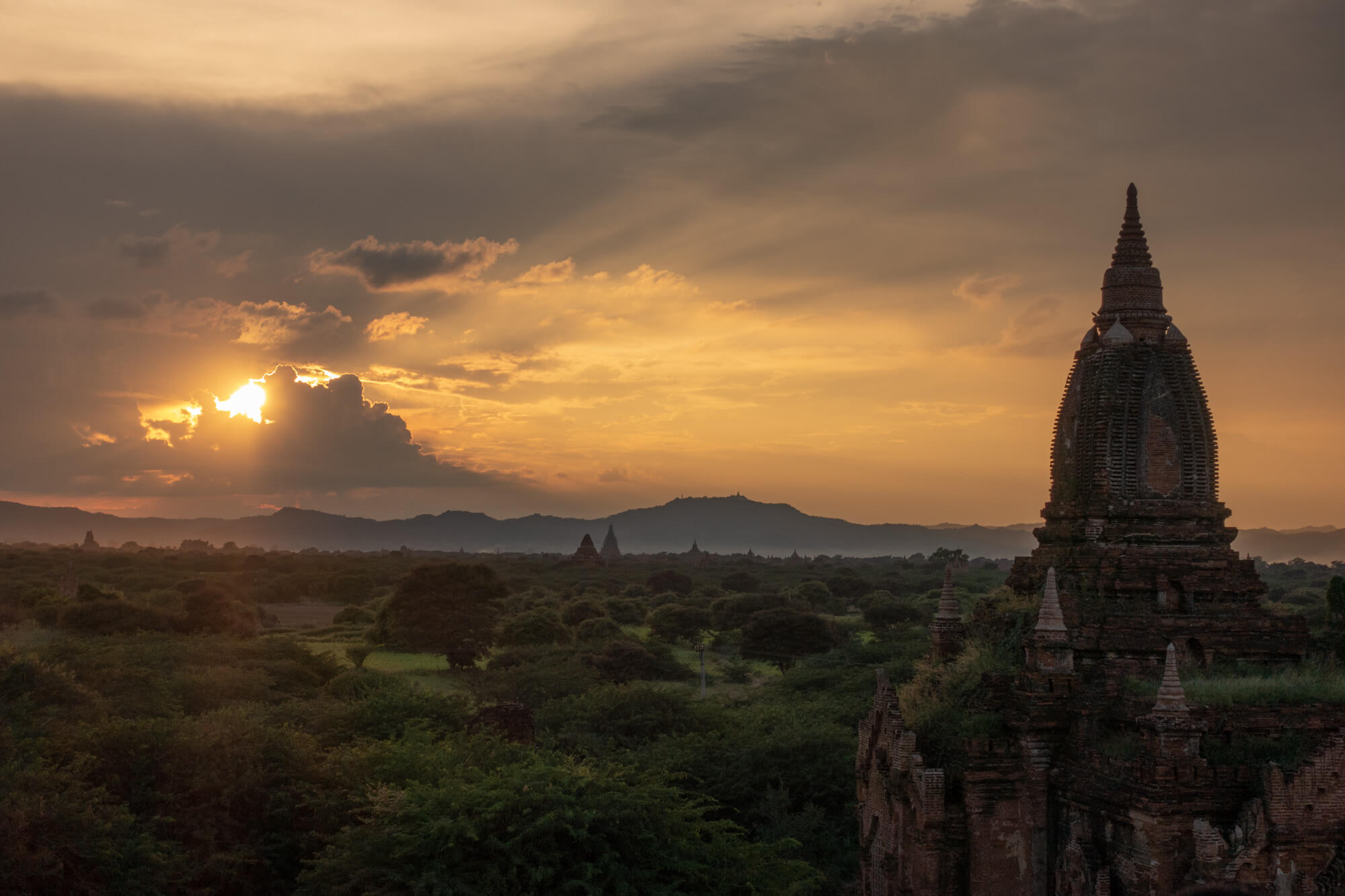 coucher de soleil à Bagan
