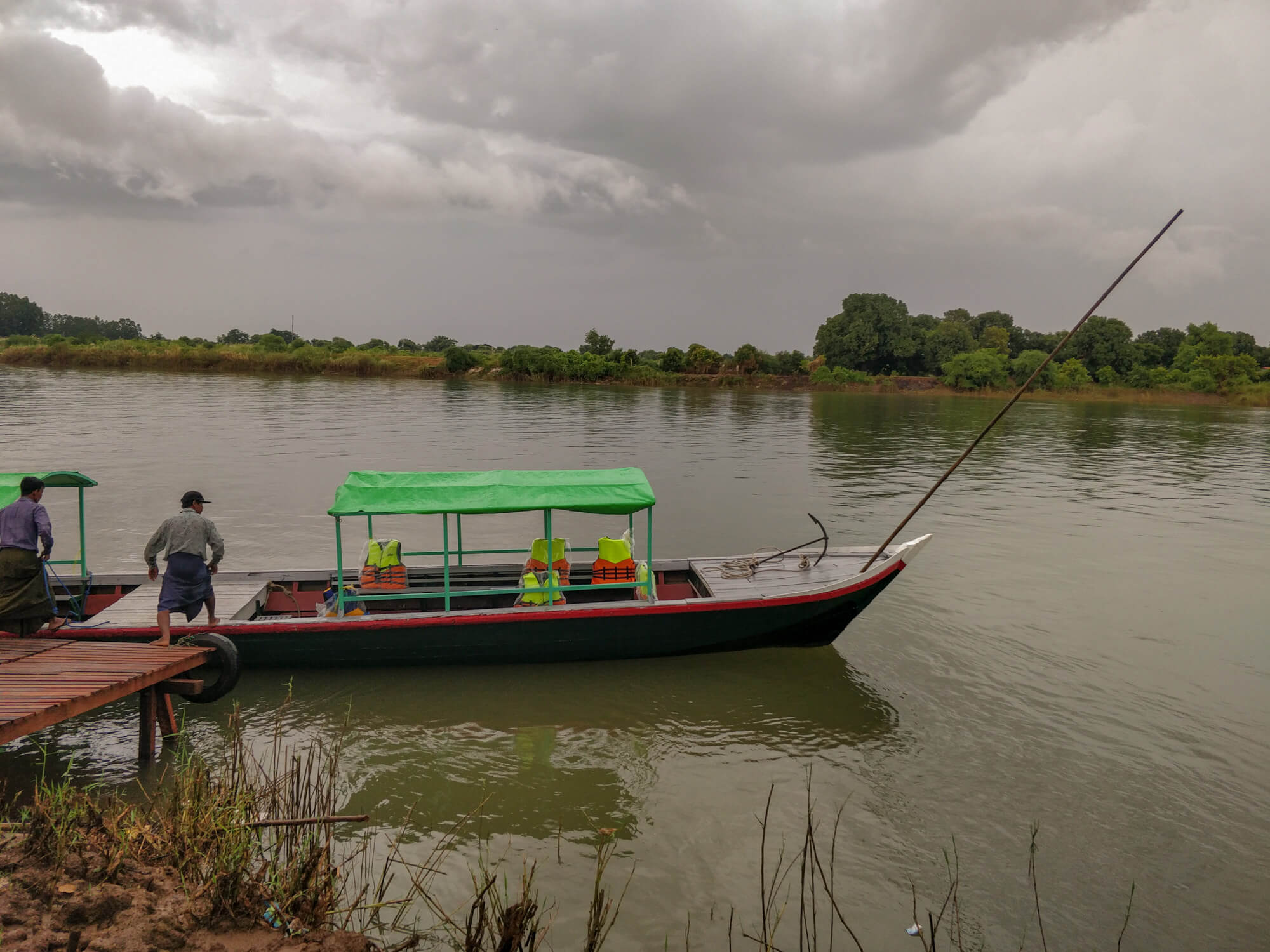 Notre bateau pour aller de Sagaing à Ava