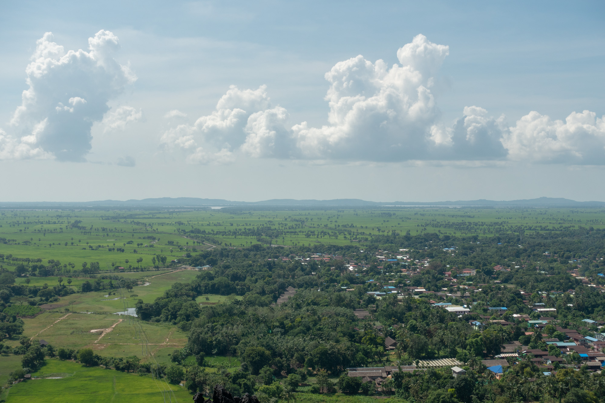 la vue Vue depuis le sommet de Kyauk Ta Lon Taung