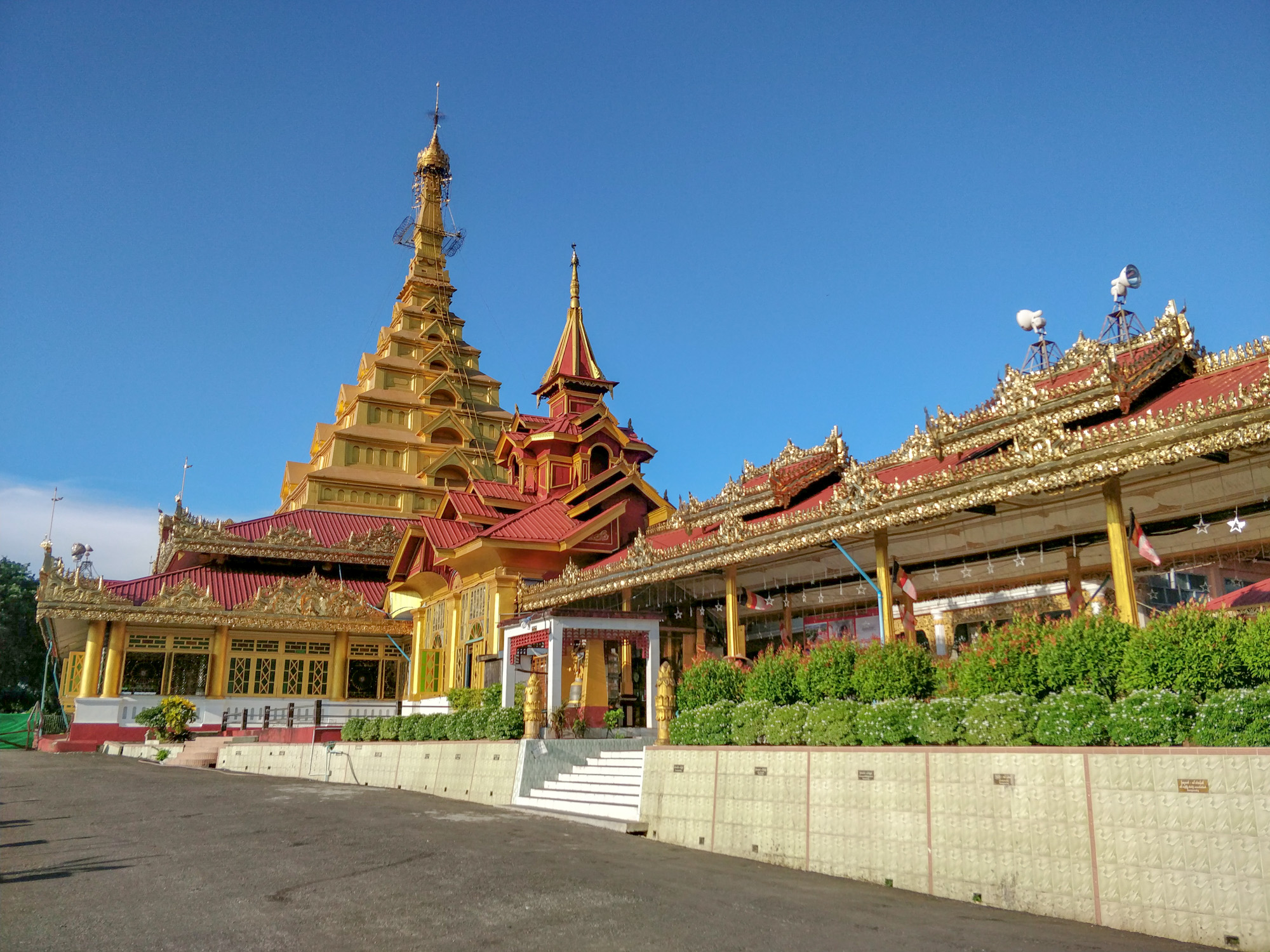 La pagode Mahamuni en haut de la colline de Mawlamyine