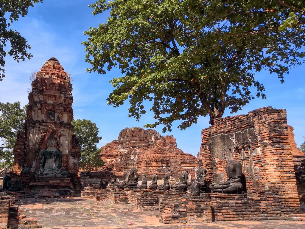 le temple wat mahathat, ayutthaya en Thaïlande