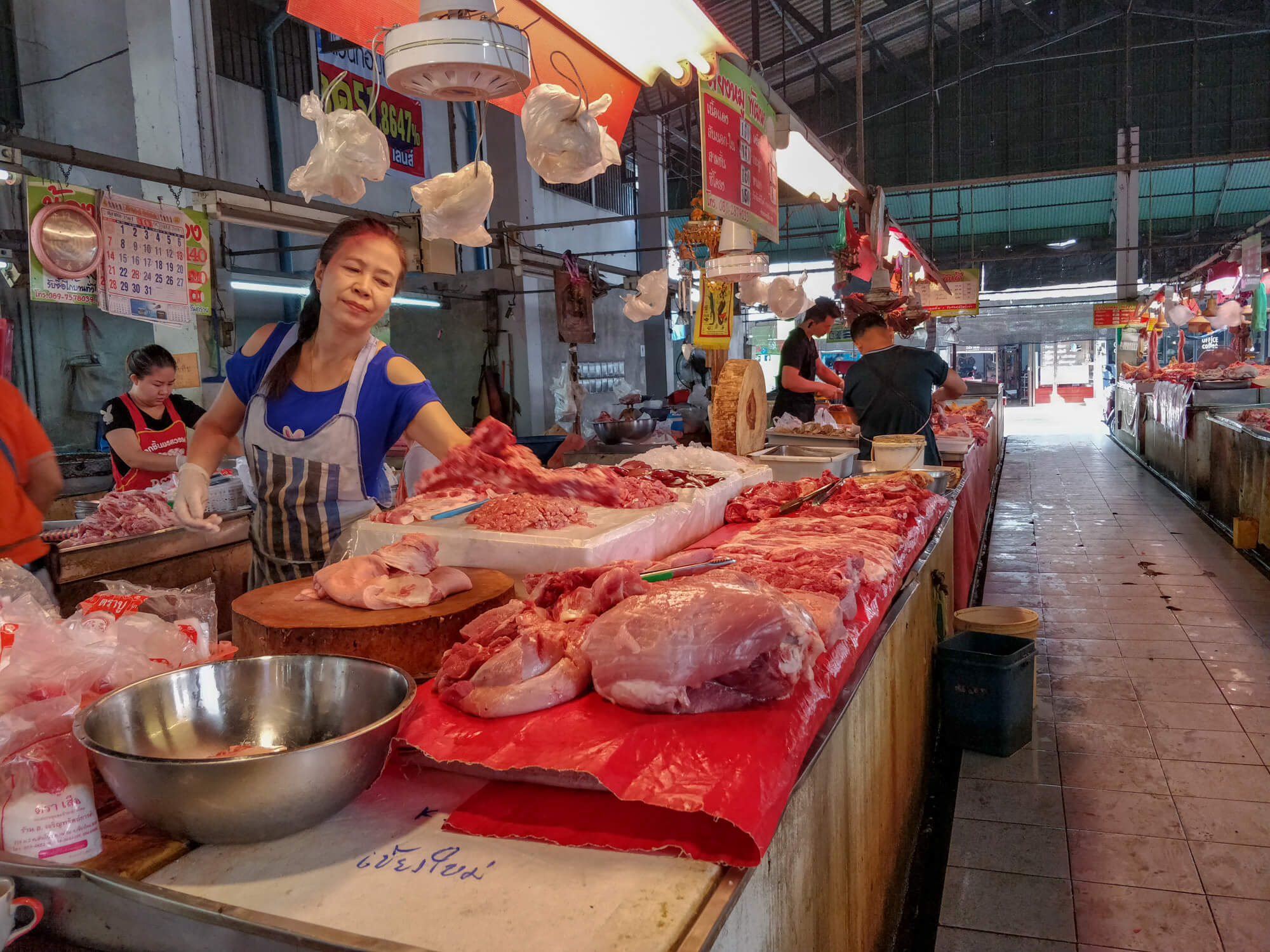 le marché local de Sammy avant le cours de cuisine à Chiang Mai