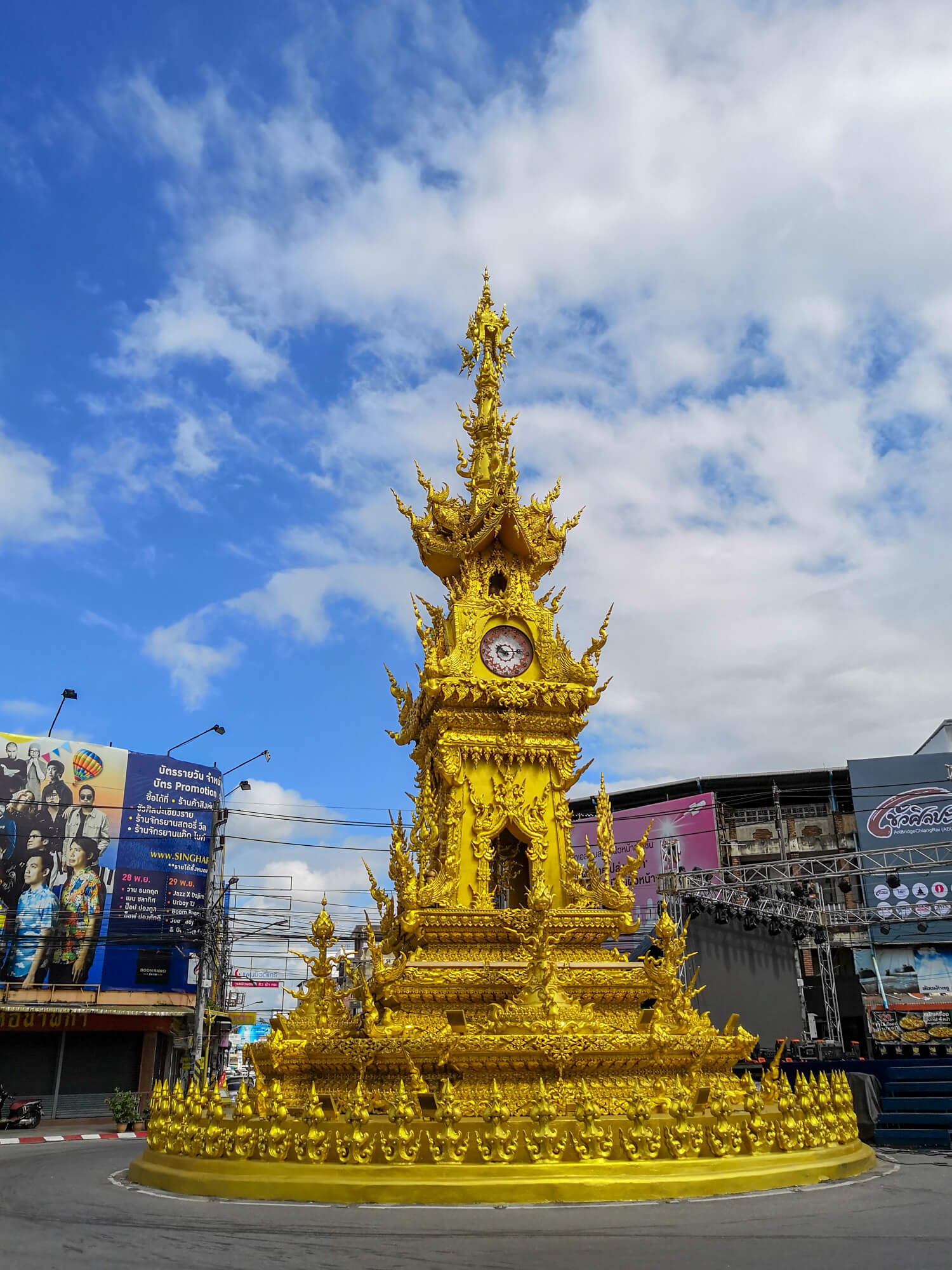 la tour de l'horloge de Chiang Rai