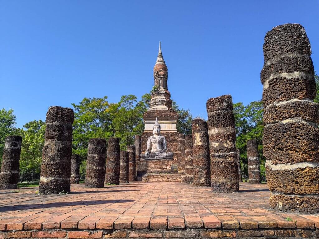 Wat Traphang Ngoen dans le parc historique