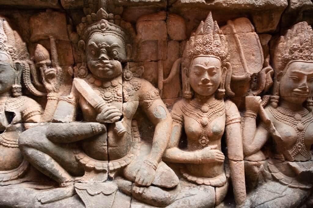 détails de la terrasse du roi lépreux dans le temple Angkor Thom