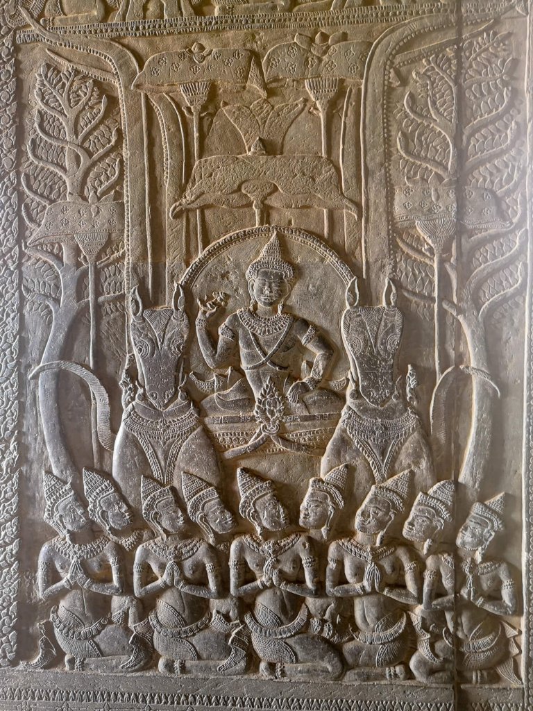 un bas-relief du temple Angkor Wat au Cambodge