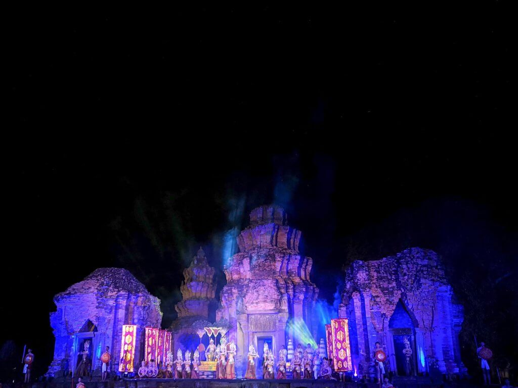 le spectacle de Sikhoraphum, durant le festival des éléphants de Surin