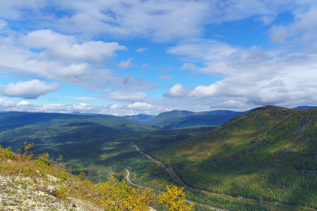 La vallée depuis le sommet du Mont-Olivine dans le parc national de la Gaspésie