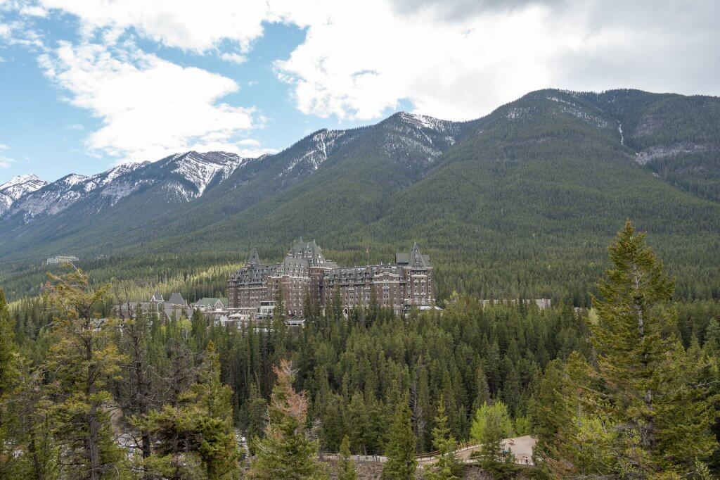 Vue sur l'hôtel Farimont Banff Springs depuis le point de vue