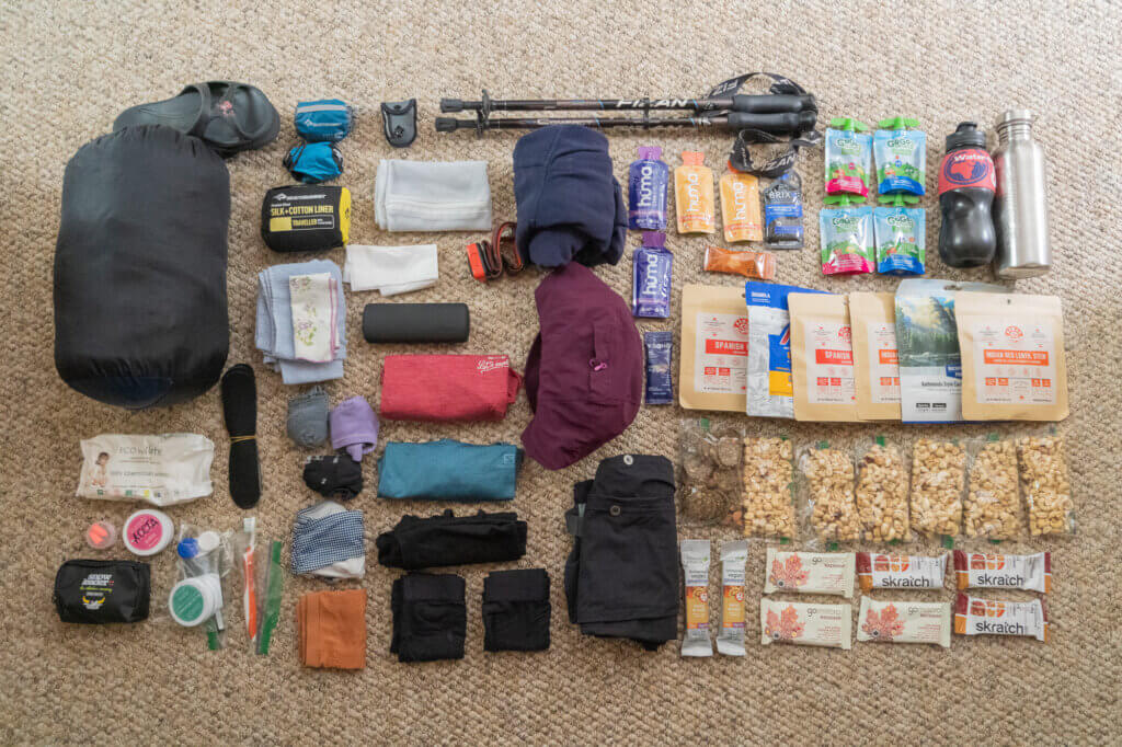 Le contenu du sac à dos d'Hélène (matériel et nourriture) pour une longue randonnée