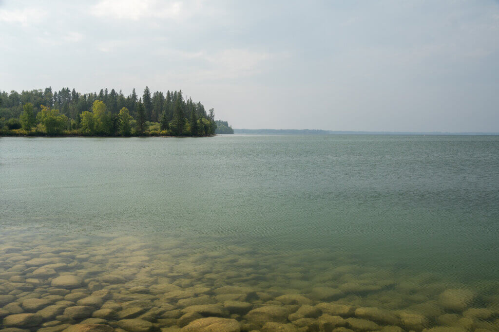 le Clear Lake dans le parc national du Mont Riding lors de notre voyage au Canada