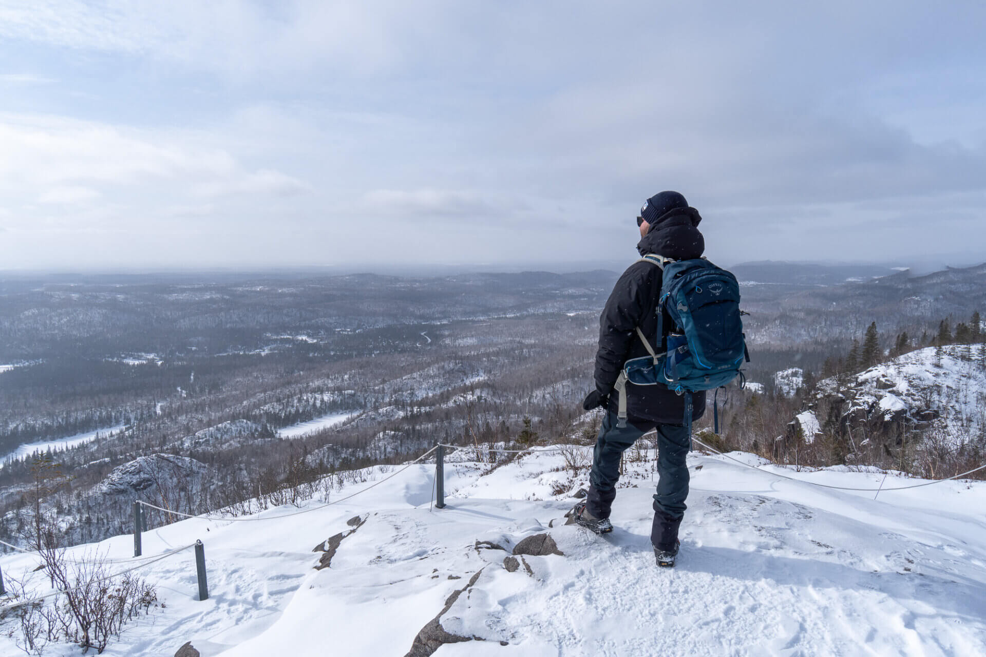 sommet du Pic-de-la-Tête-de-Chien dans le parc des Monts-Valin au Québec